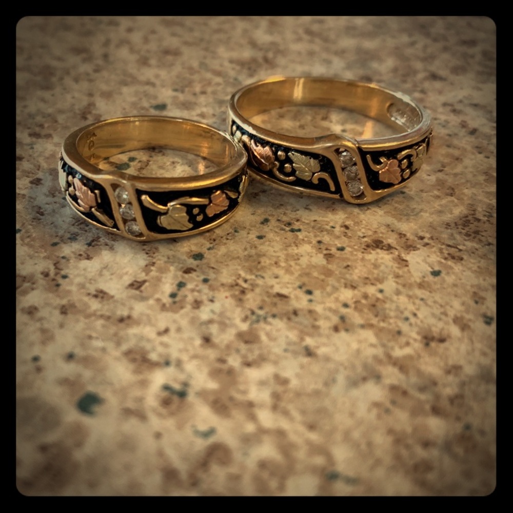 Black hills gold antiqued wedding bands set rings